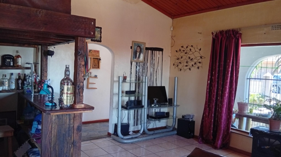 3 Bedroom Property for Sale in Louwville Western Cape